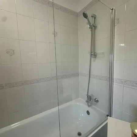 Apartamento T1 Moderno Na Da Rocha Com Piscina